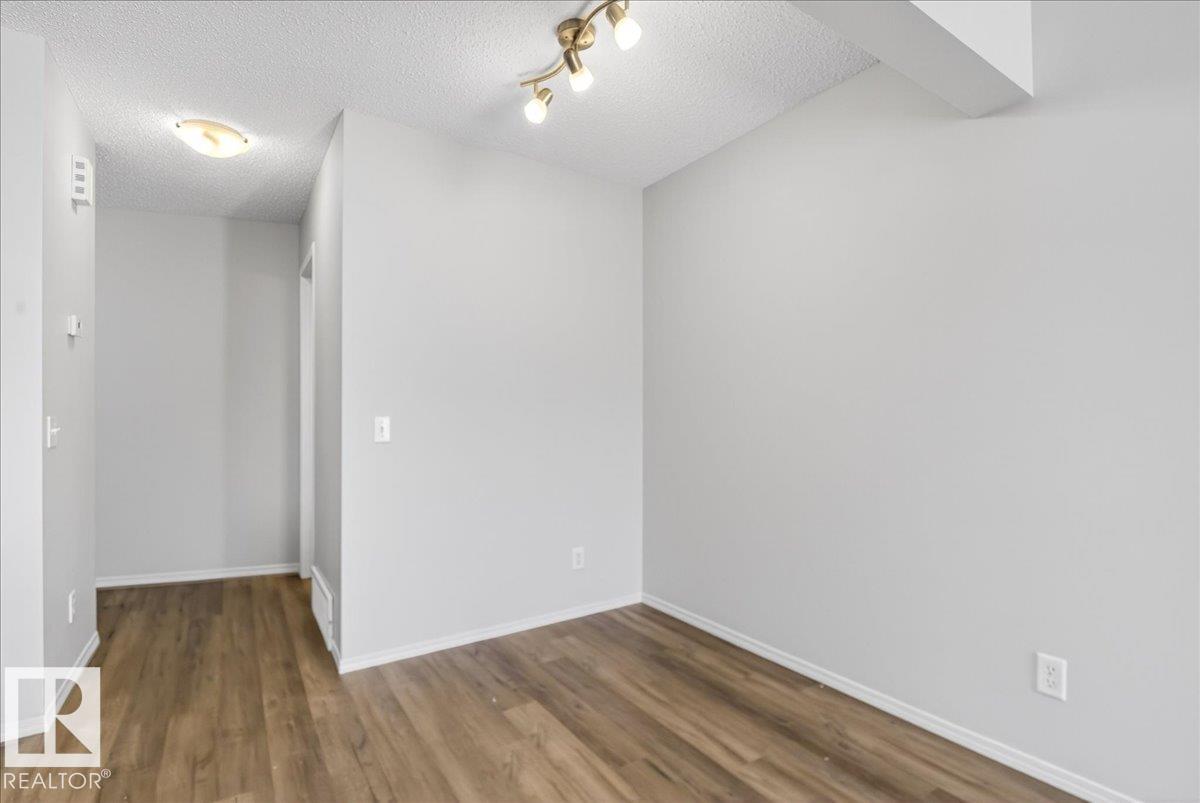 #7 18004 89 ST NW - 30