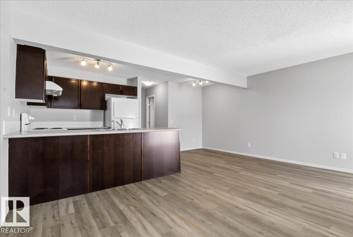#7 18004 89 ST NW - 4