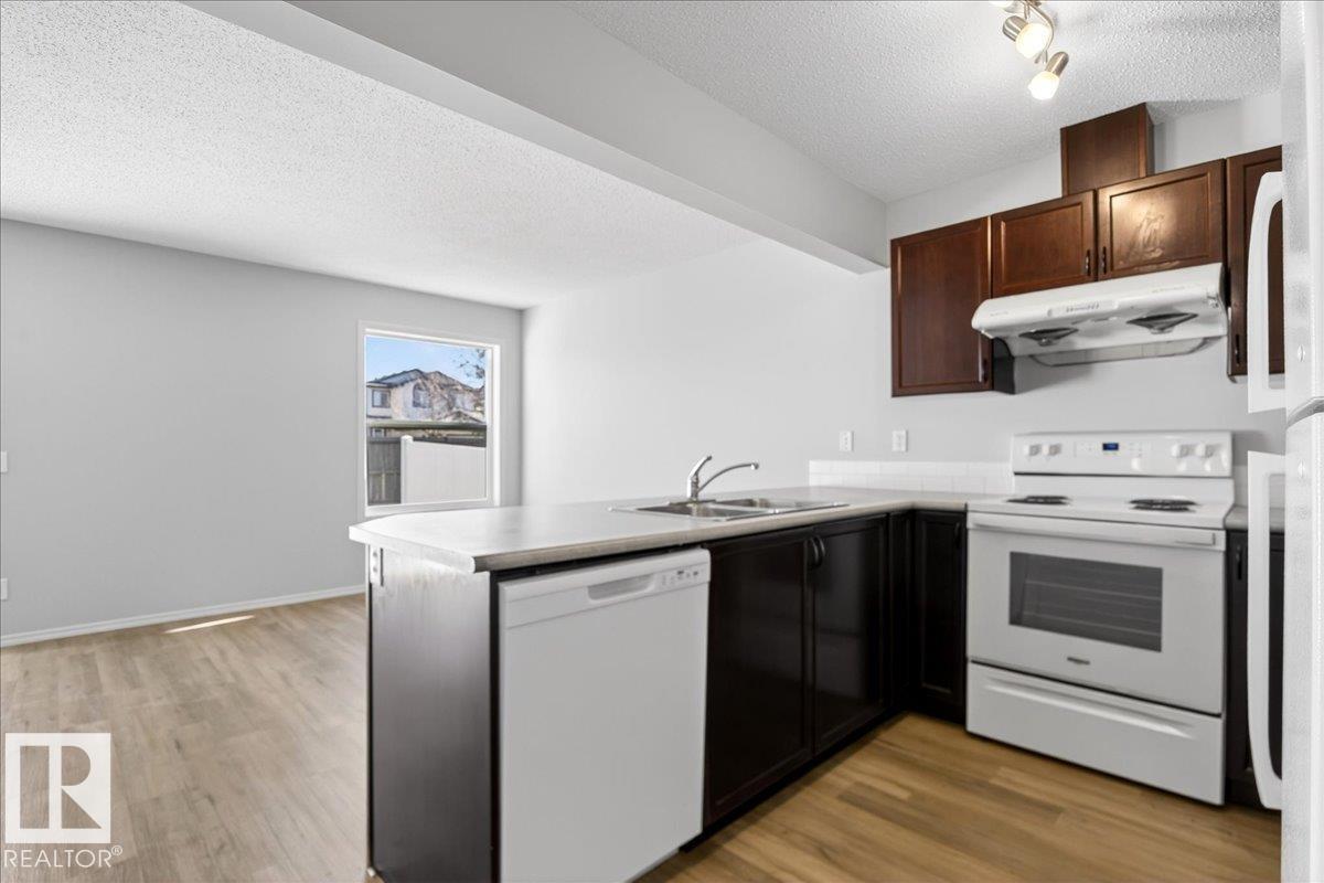 #7 18004 89 ST NW - 5