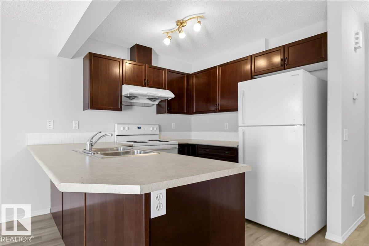 #7 18004 89 ST NW - 6