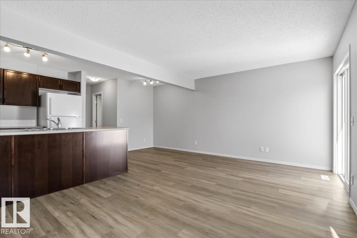 #7 18004 89 ST NW - 9