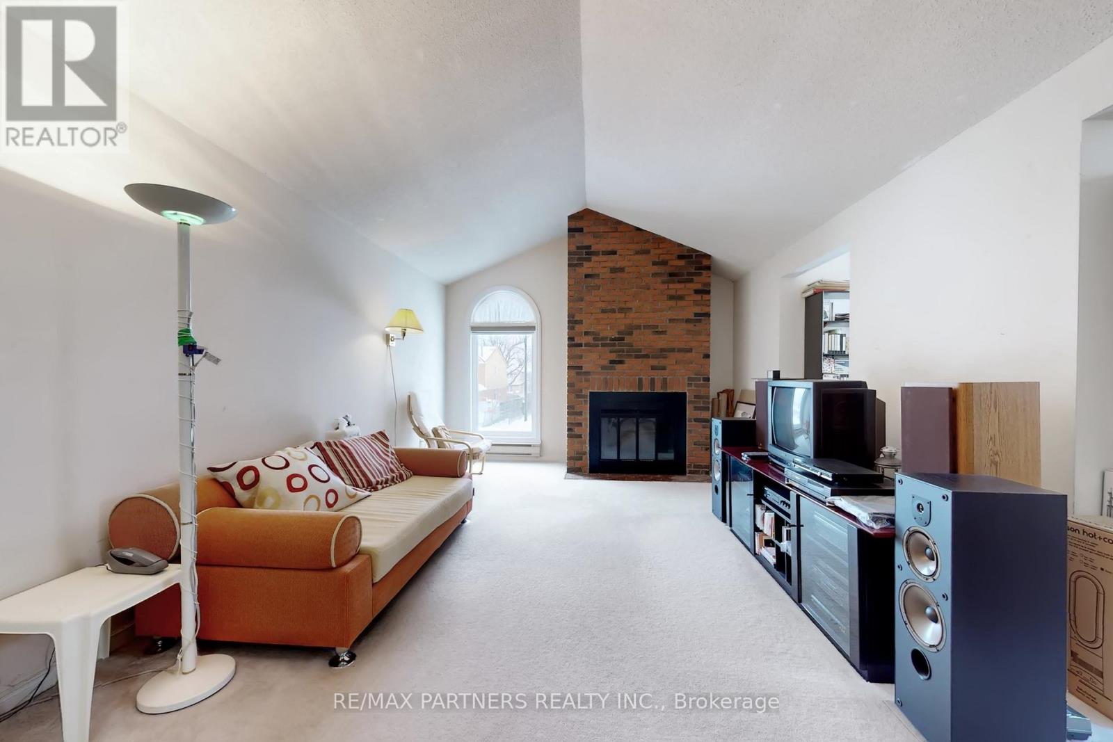 48 COVERDALE CRESCENT - 34
