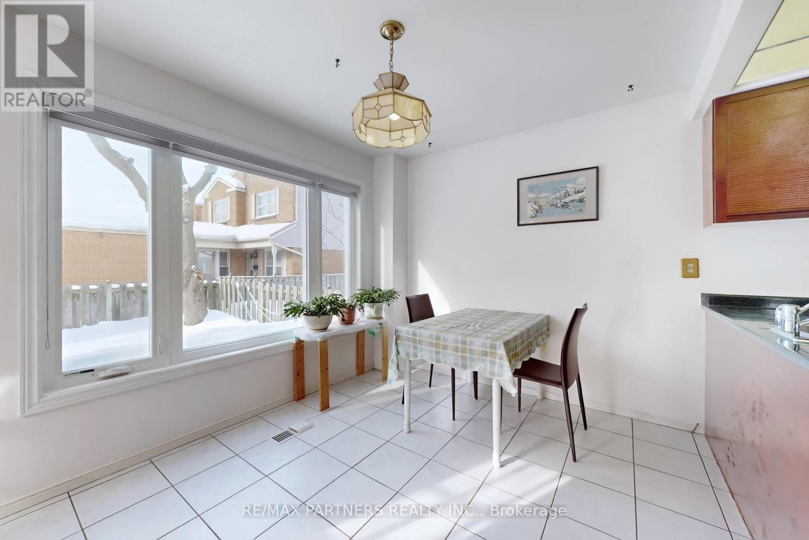48 COVERDALE CRESCENT - 12