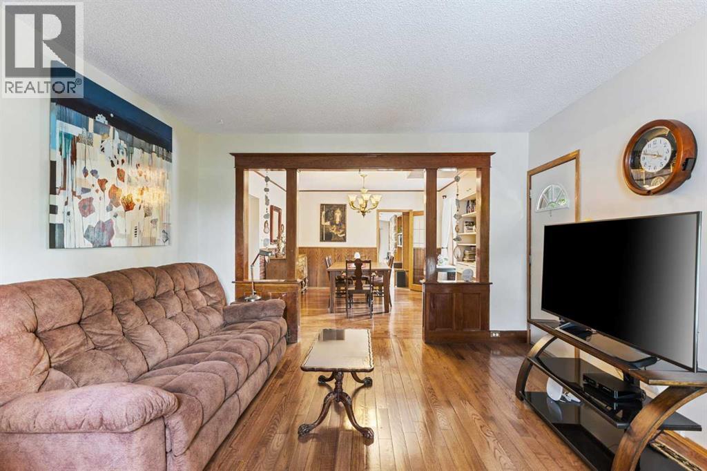 Living room, looking back to the formal dinning room