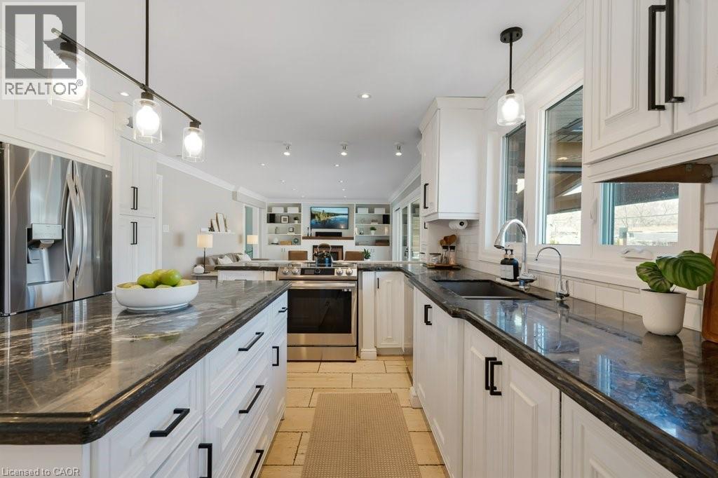 71 ROSSLINN Road - 6