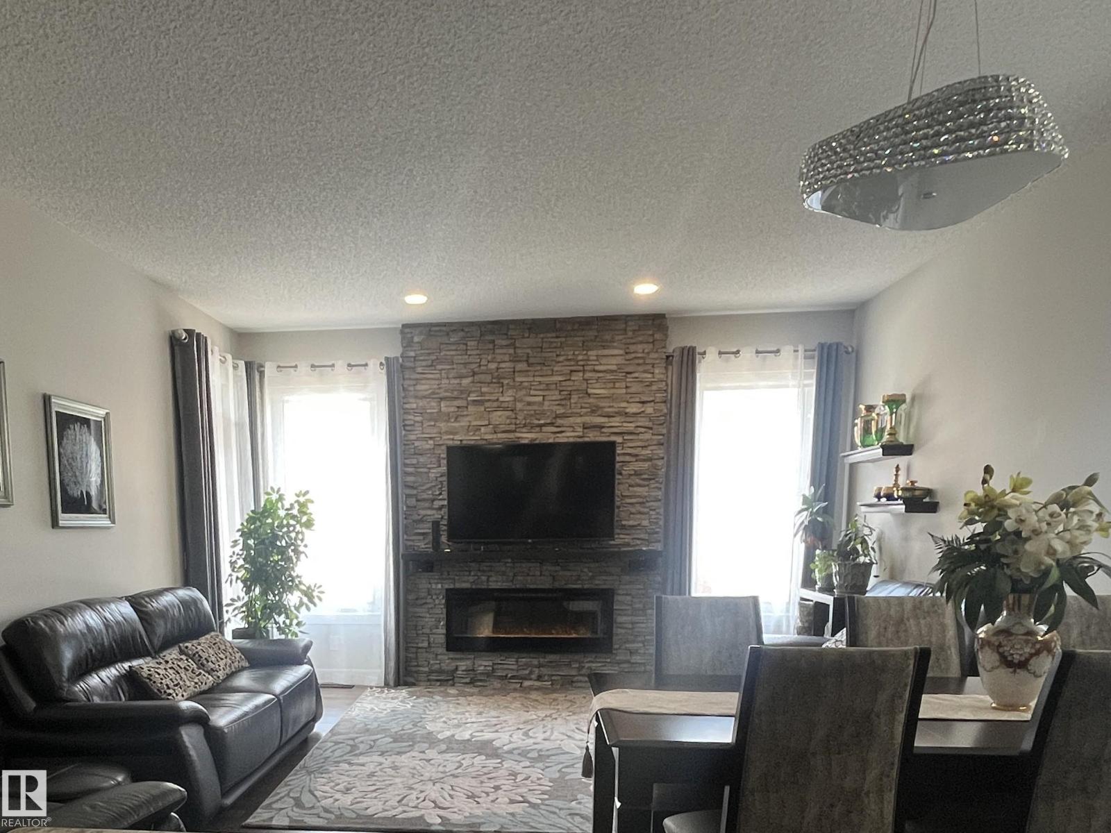 8504 216 ST NW - 8