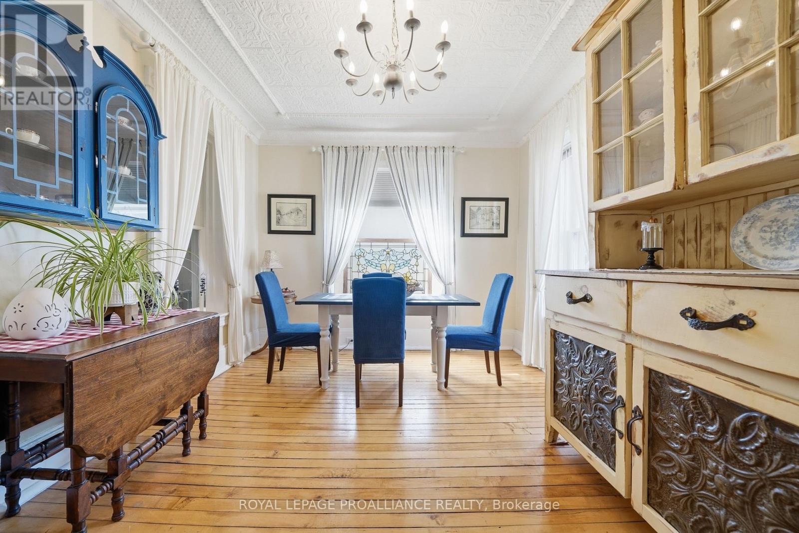 154 ST LAWRENCE STREET W - 10
