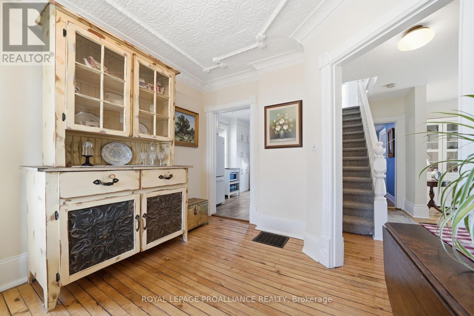 154 ST LAWRENCE STREET W - 11