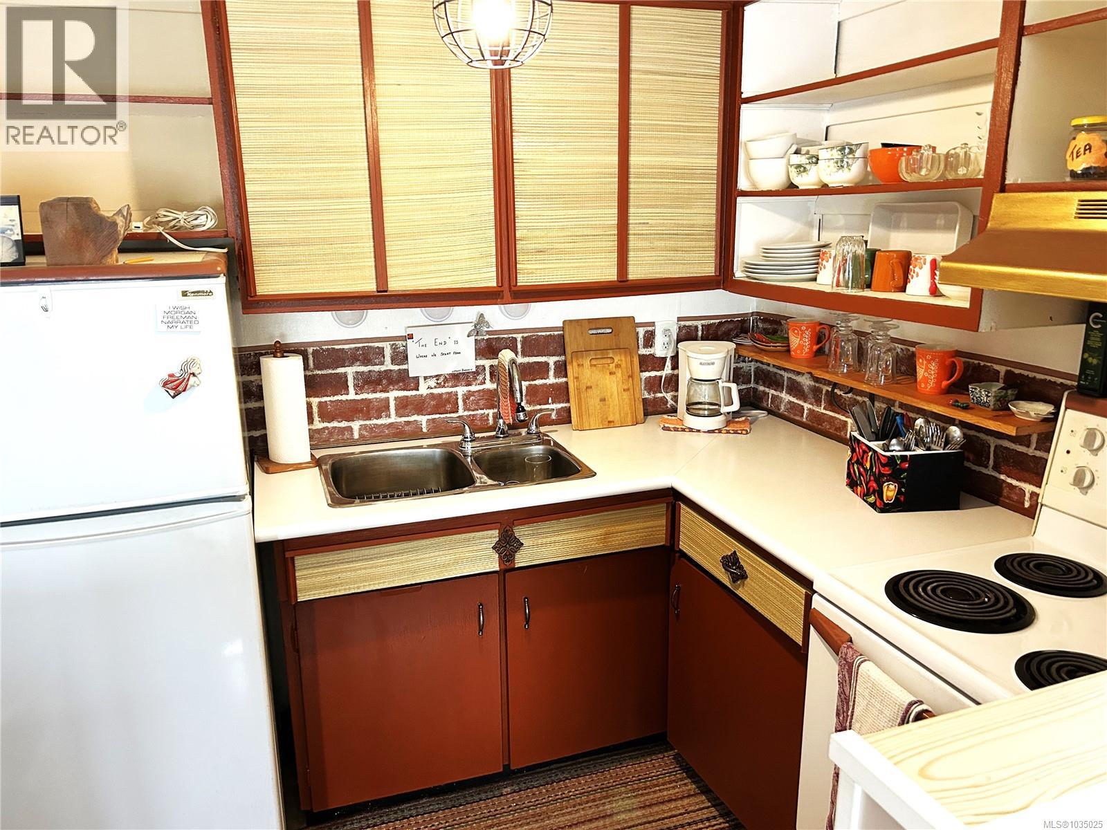 304 904 HILLSIDE Avenue, Victoria