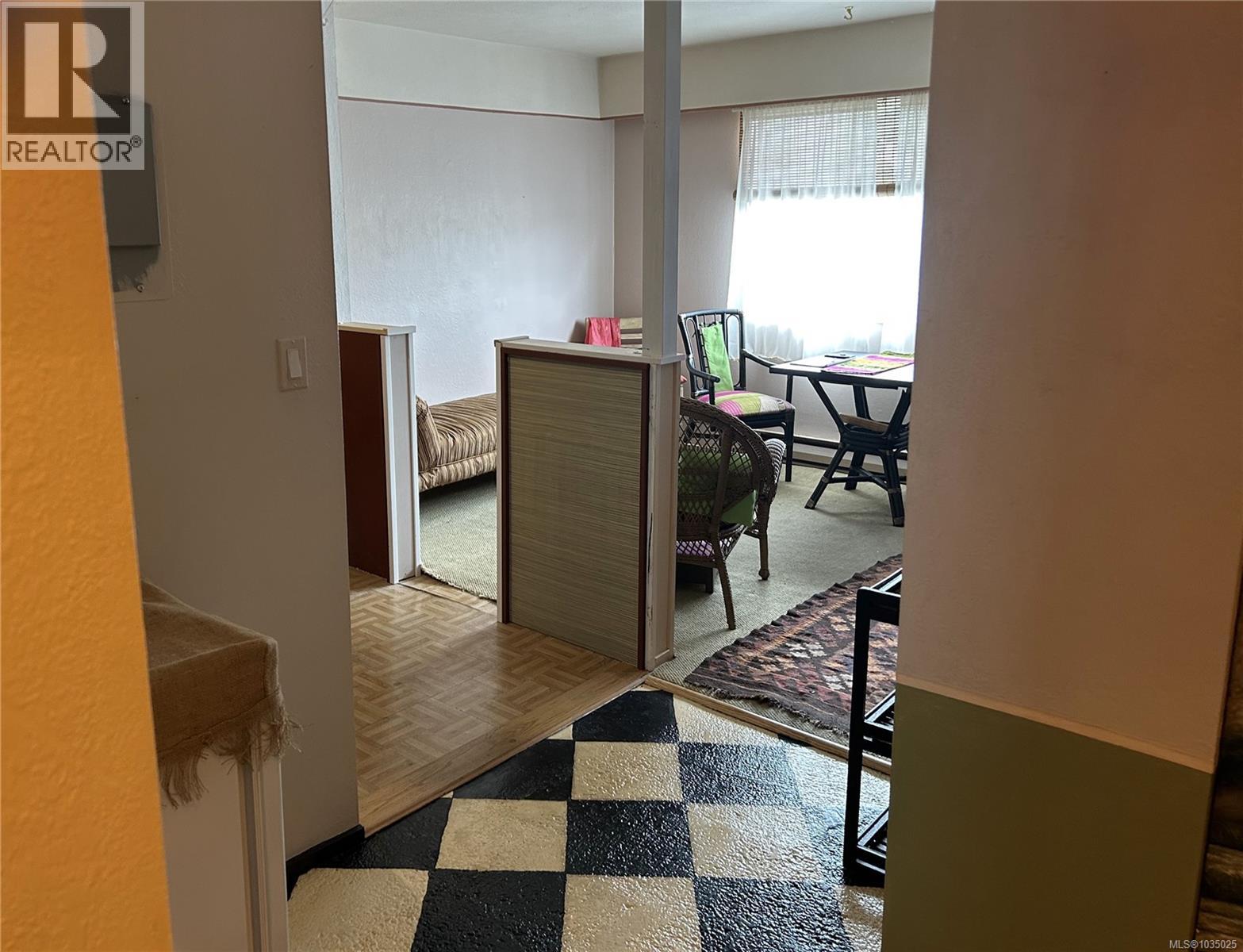 304 904 HILLSIDE Avenue, Victoria