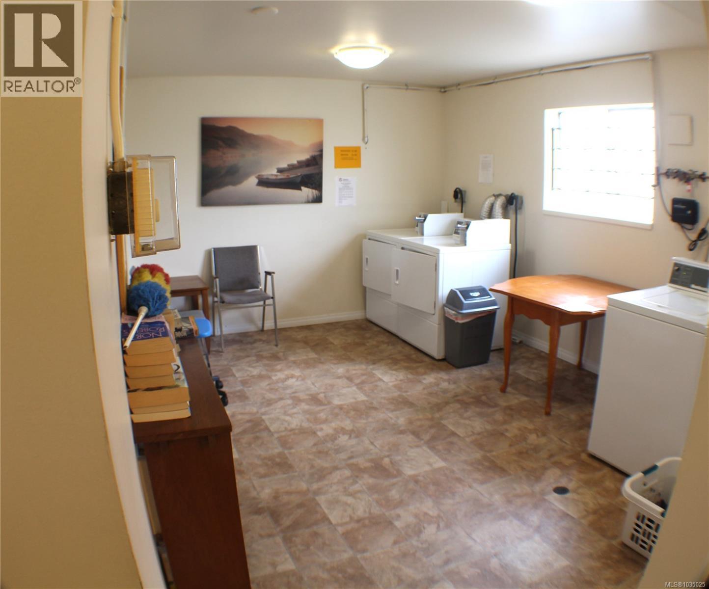 304 904 HILLSIDE Avenue, Victoria