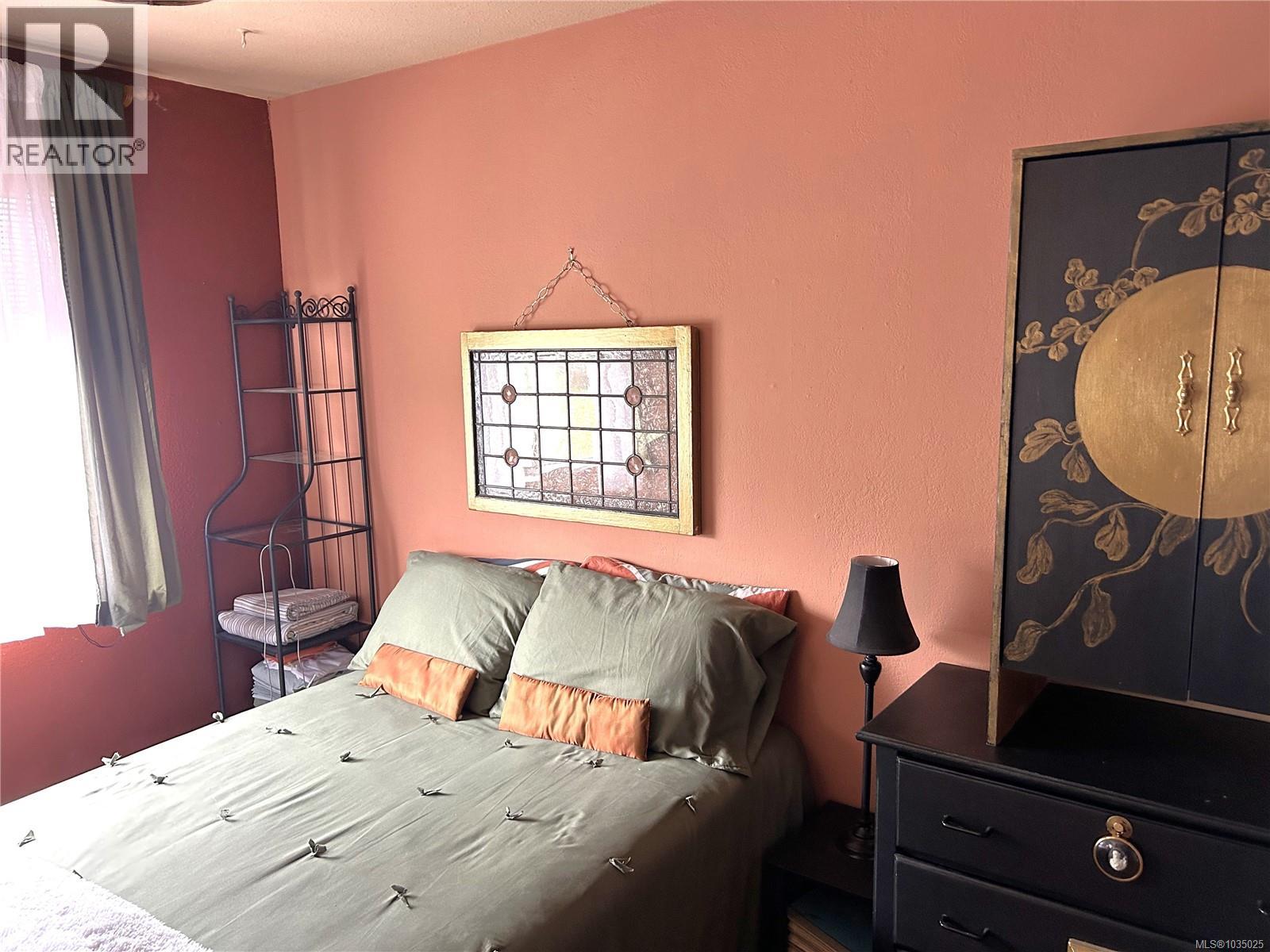 304 904 HILLSIDE Avenue, Victoria