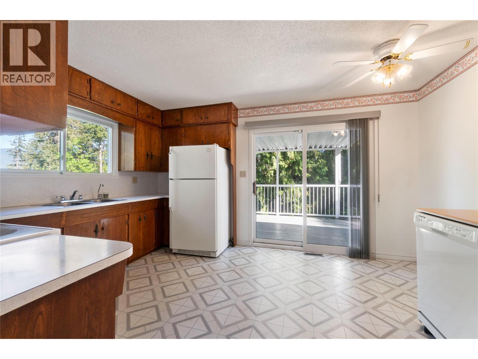  170 25th Street Northeast, Salmon Arm