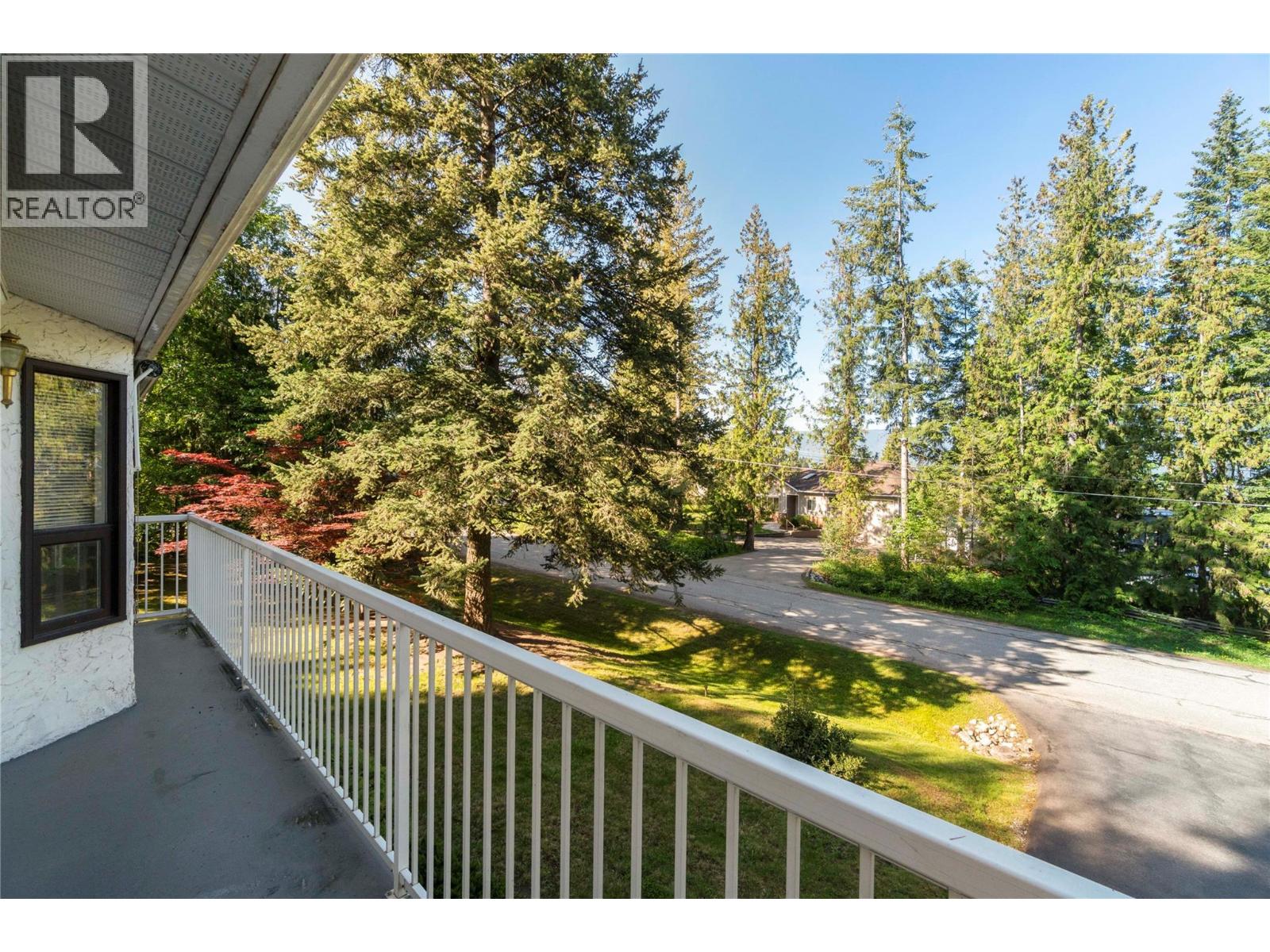  170 25th Street Northeast, Salmon Arm