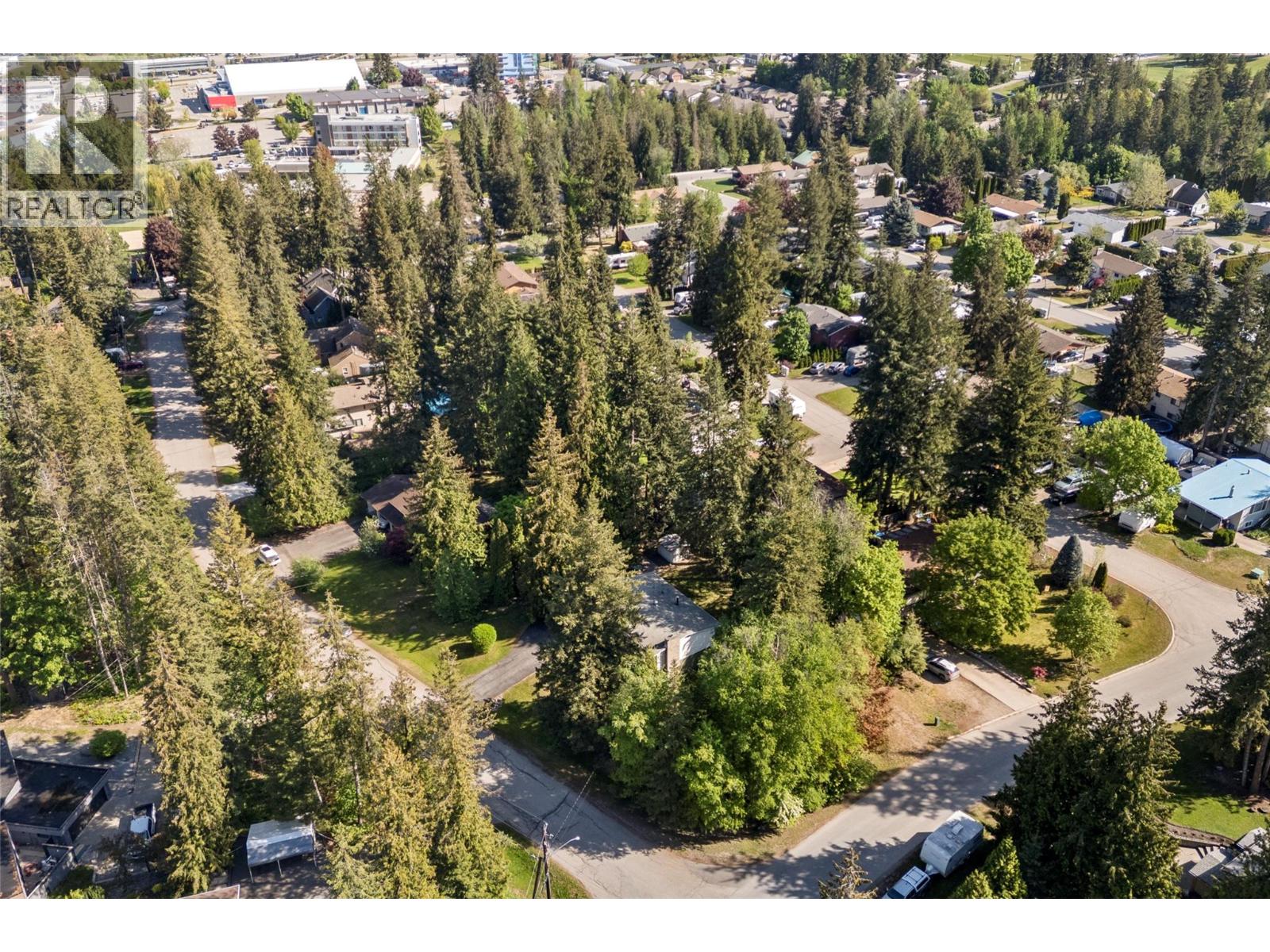  170 25th Street Northeast, Salmon Arm