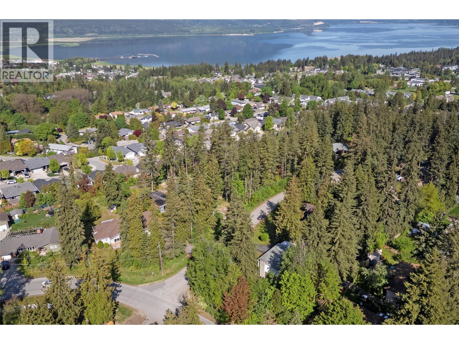  170 25th Street Northeast, Salmon Arm