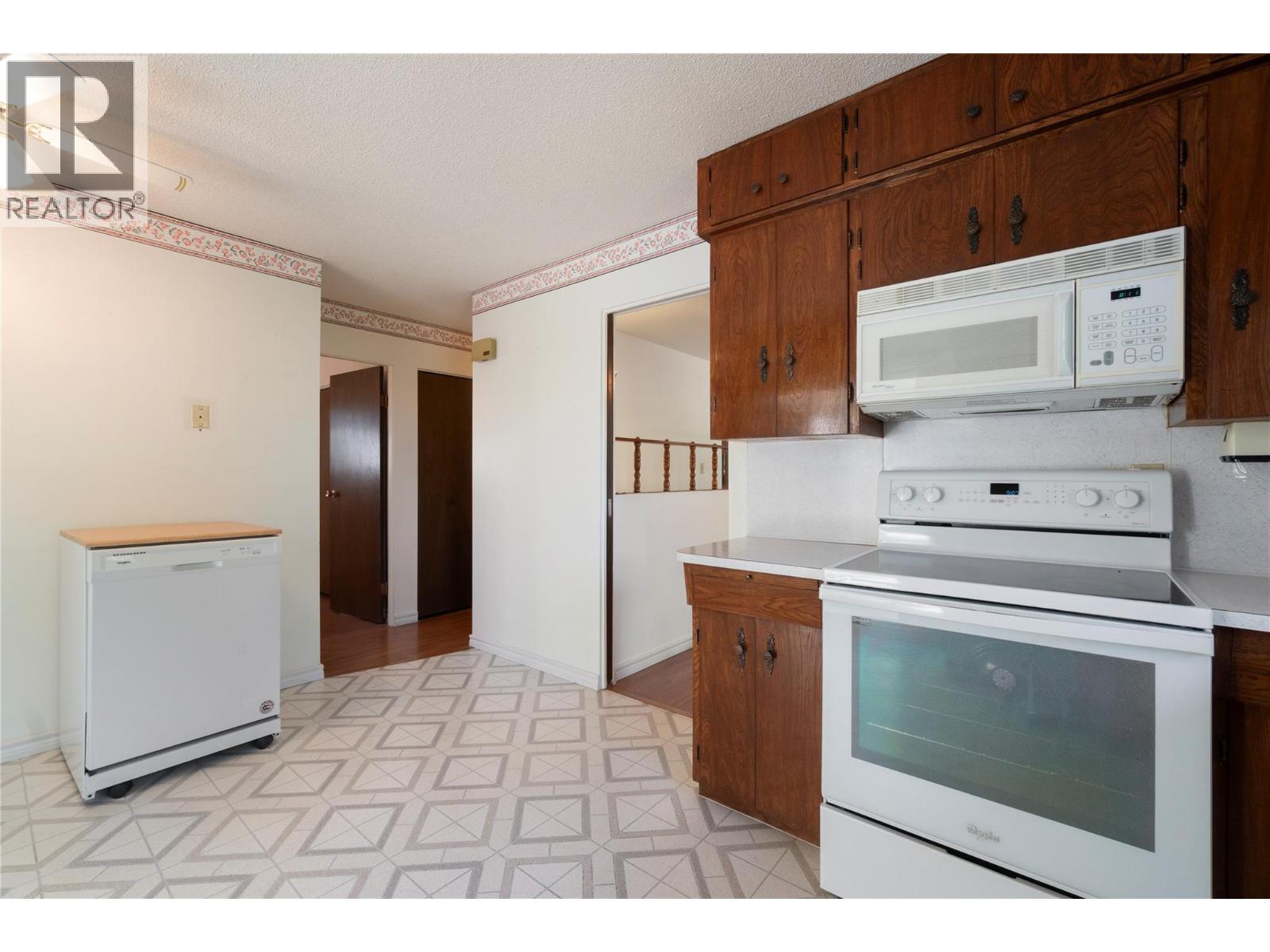  170 25th Street Northeast, Salmon Arm