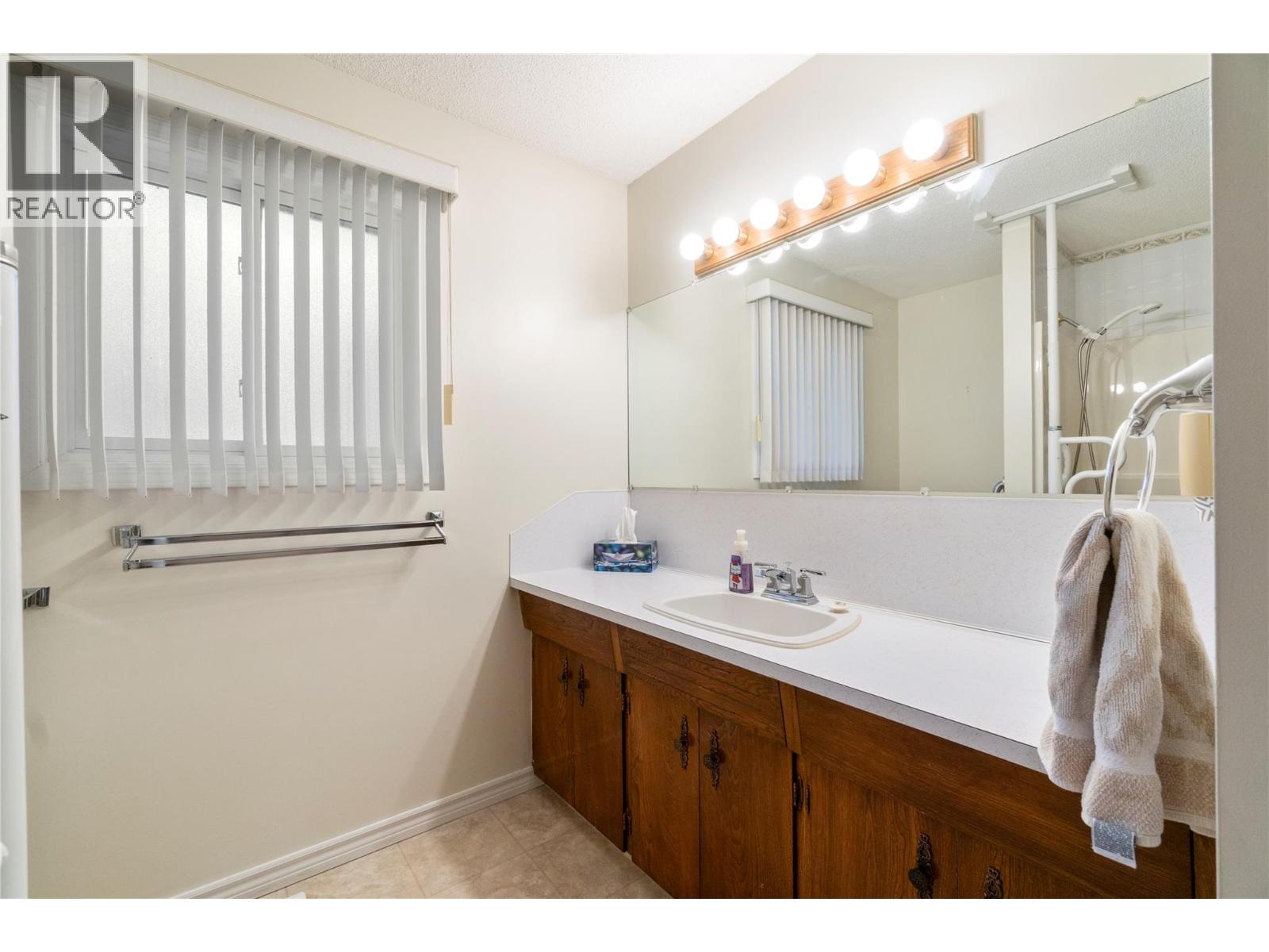  170 25th Street Northeast, Salmon Arm