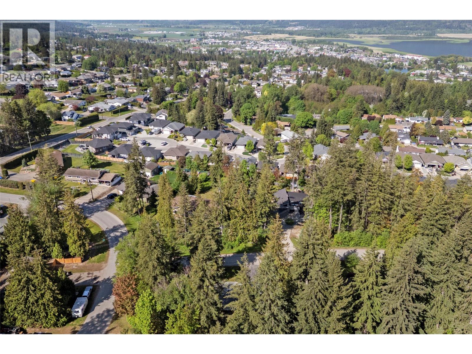  170 25th Street Northeast, Salmon Arm