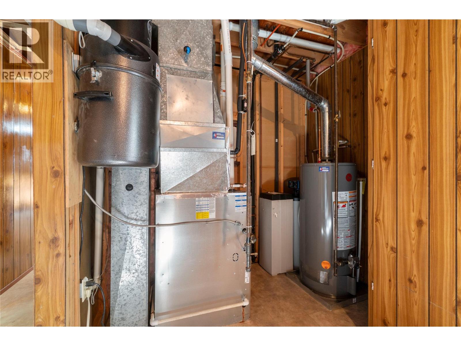  170 25th Street Northeast, Salmon Arm