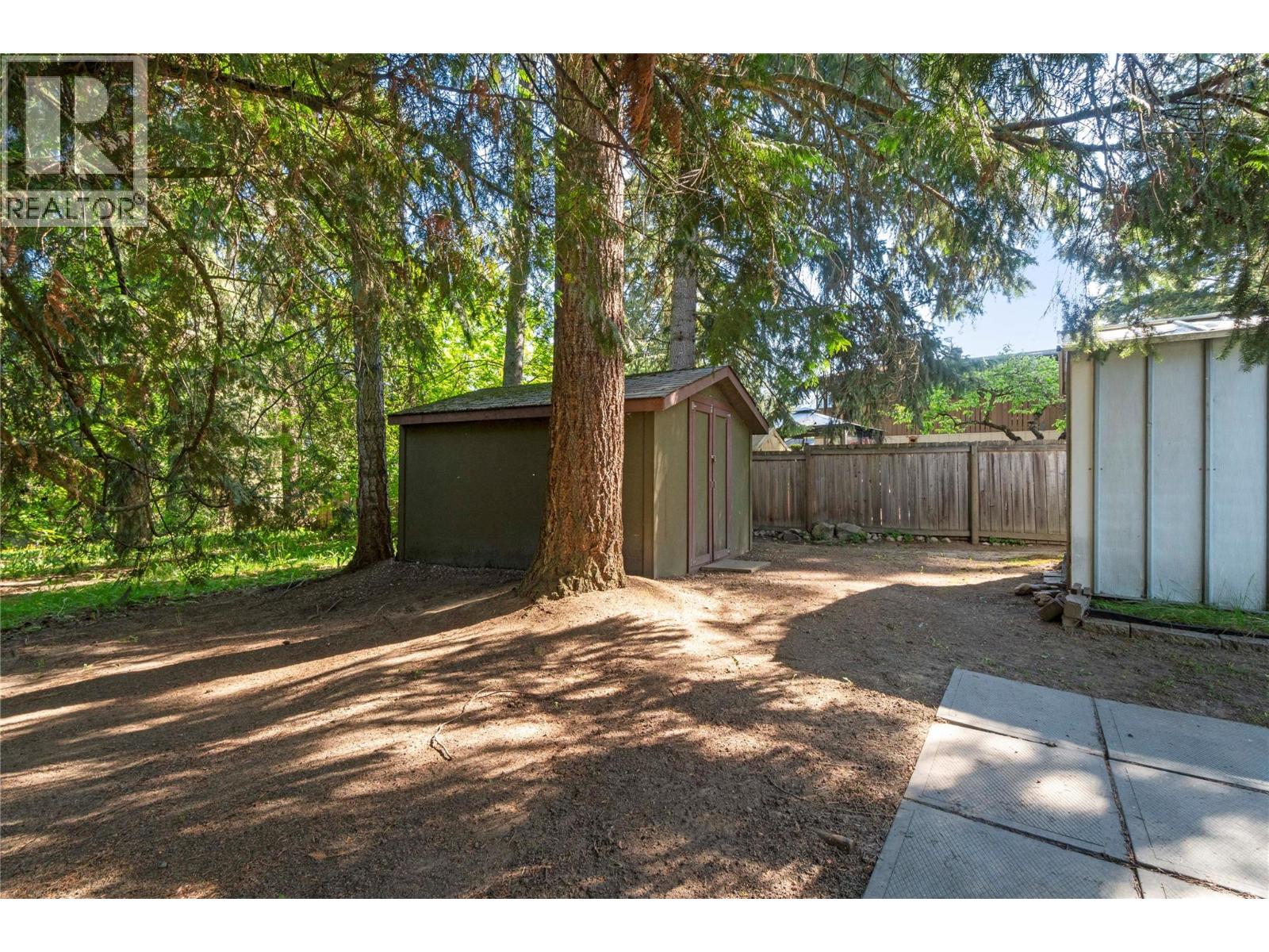  170 25th Street Northeast, Salmon Arm