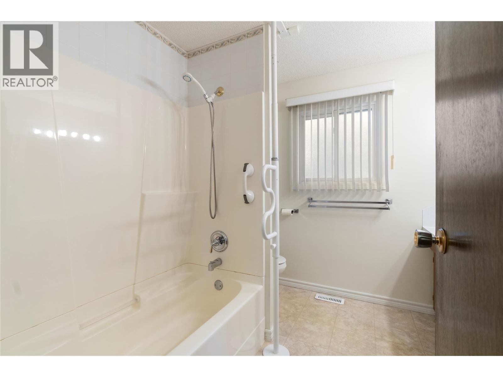  170 25th Street Northeast, Salmon Arm