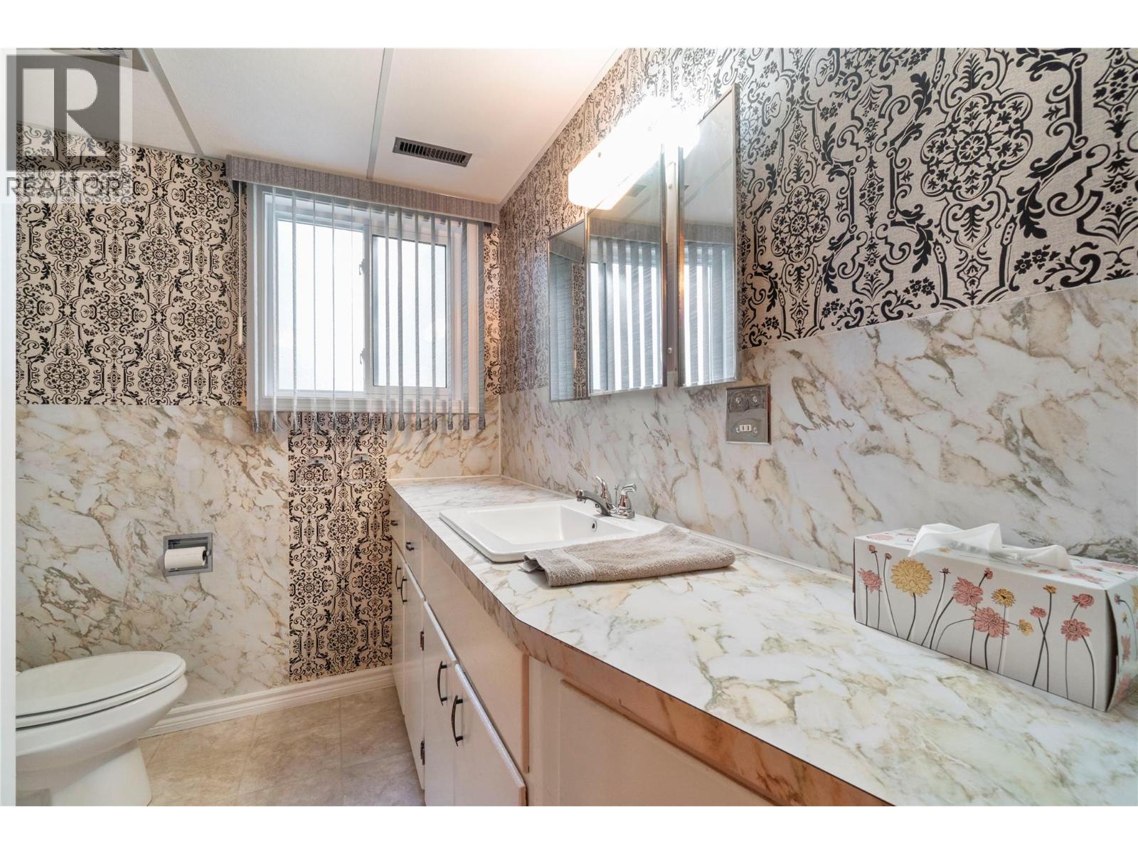  170 25th Street Northeast, Salmon Arm