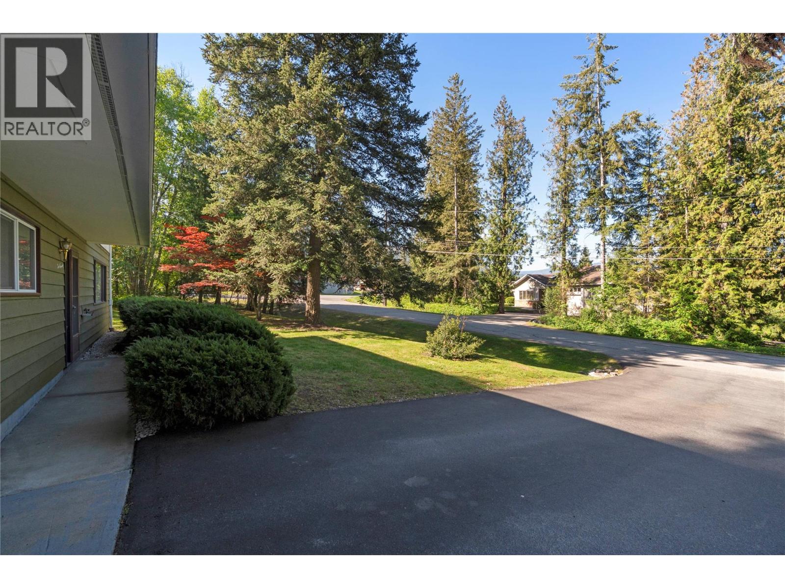  170 25th Street Northeast, Salmon Arm