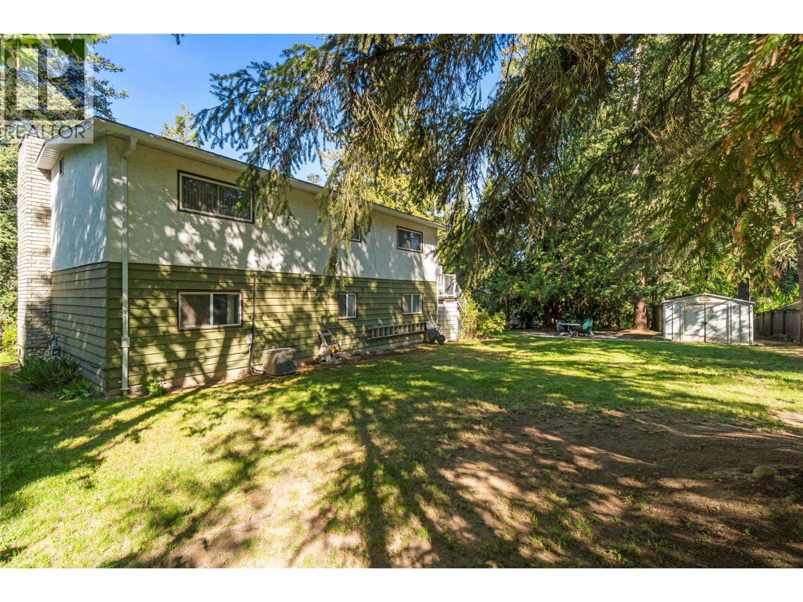  170 25th Street Northeast, Salmon Arm