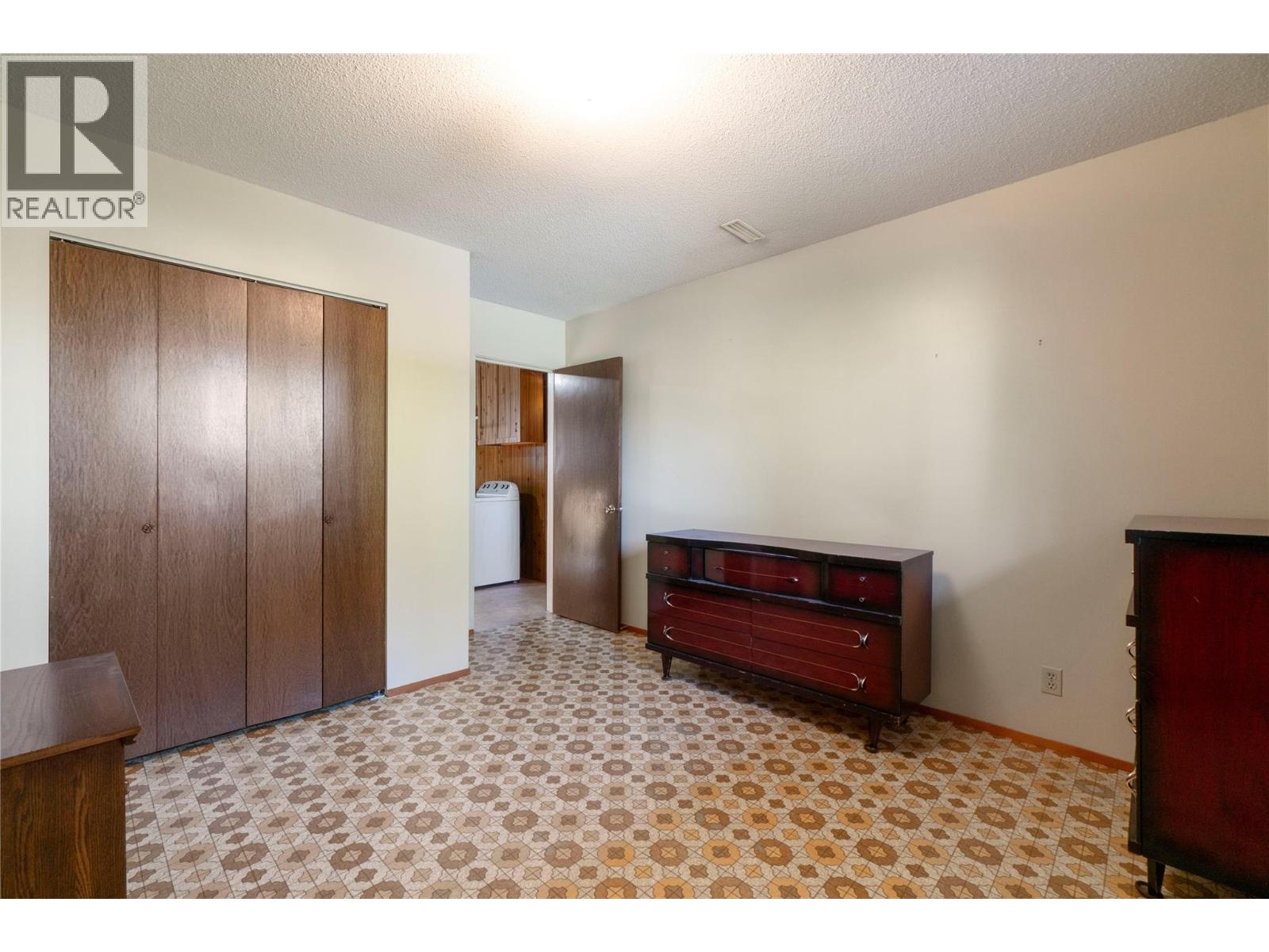  170 25th Street Northeast, Salmon Arm