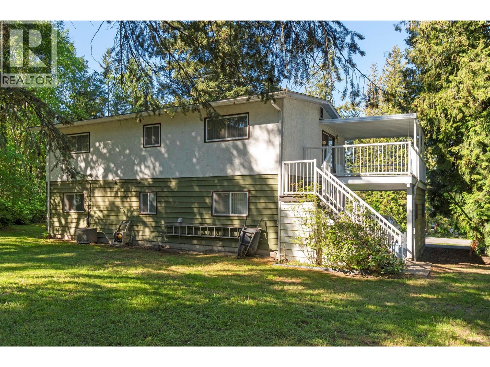  170 25th Street Northeast, Salmon Arm