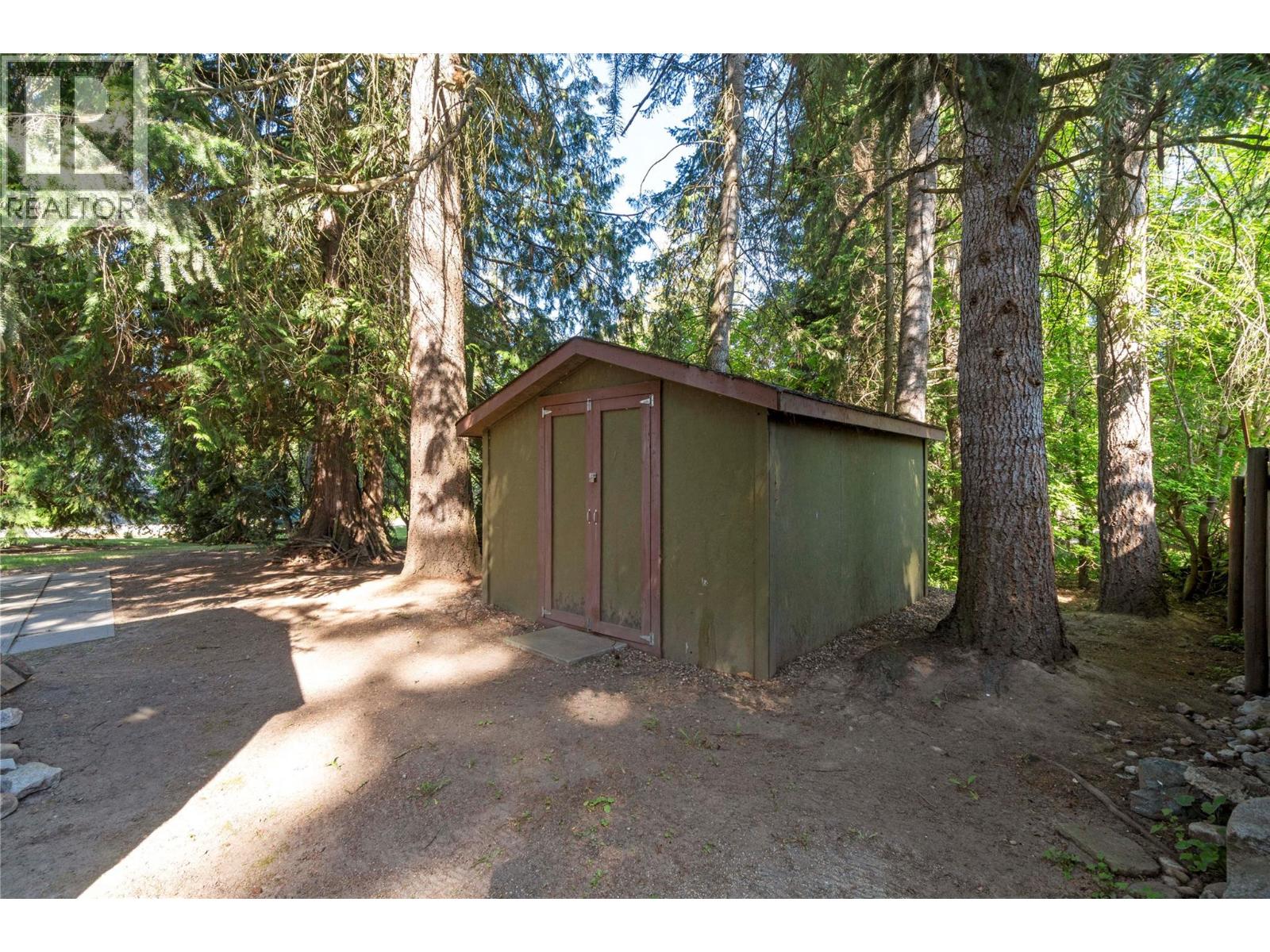  170 25th Street Northeast, Salmon Arm