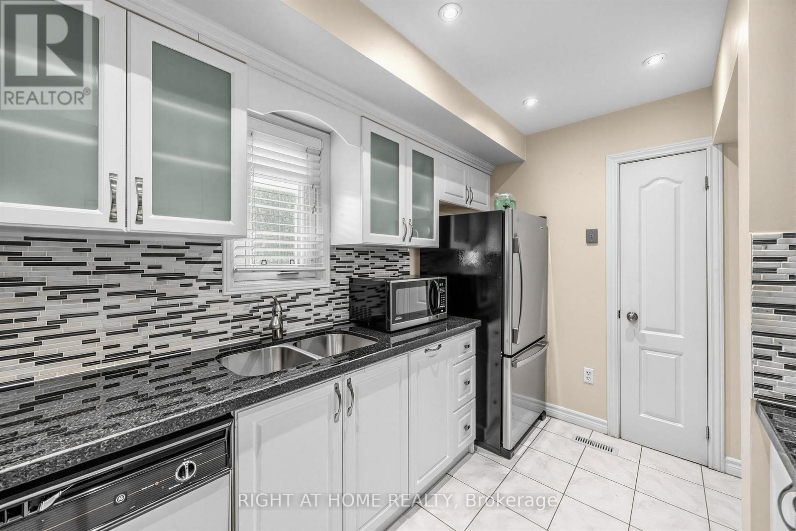 5512 WHISTLER CRESCENT - 12