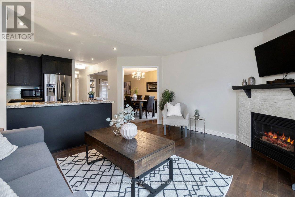 7321 SANDHURST DRIVE - 10
