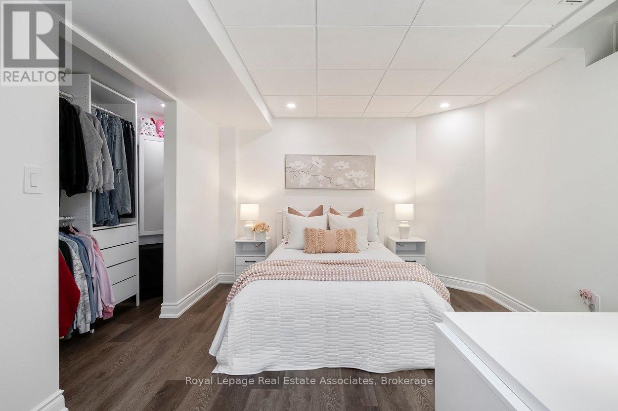 7321 SANDHURST DRIVE - 32