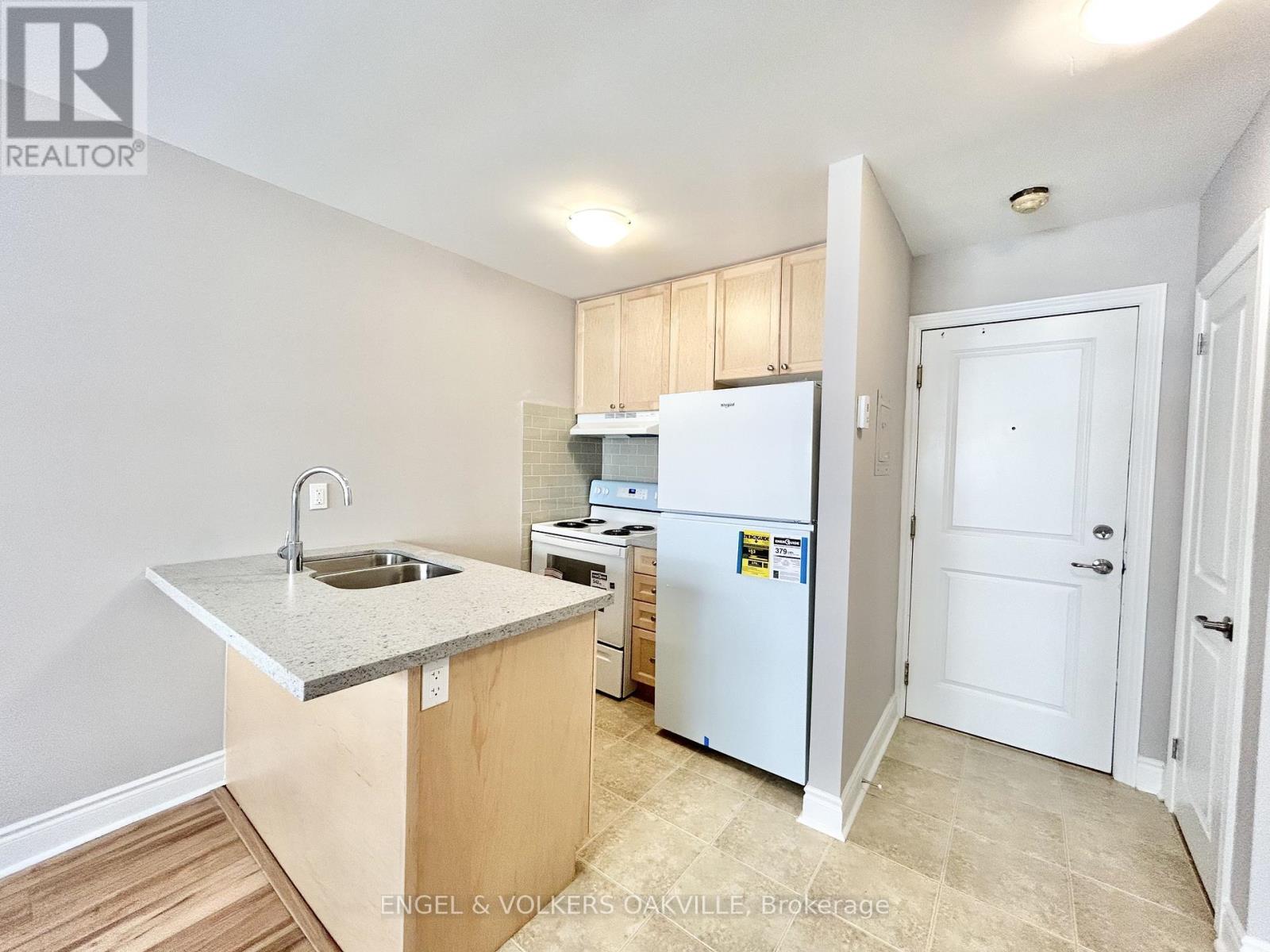 Listing photo of 204 - 11 THIRTY THIRD STREET