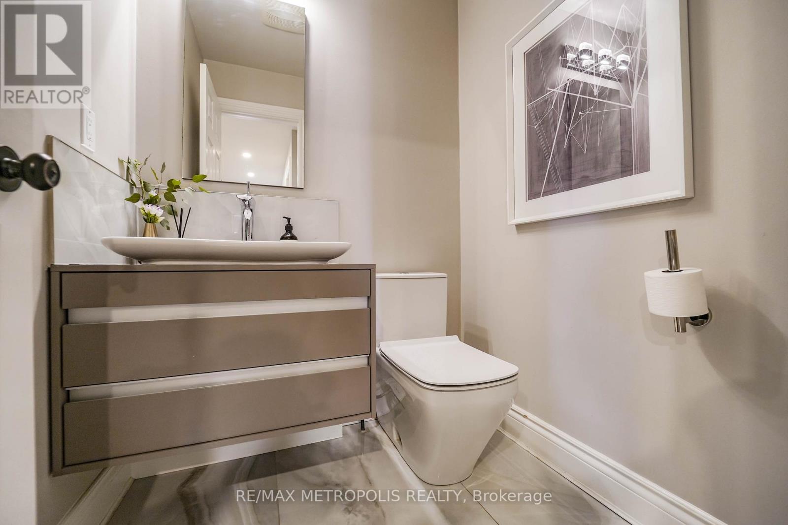 4392 GRASSLAND CRESCENT - 3