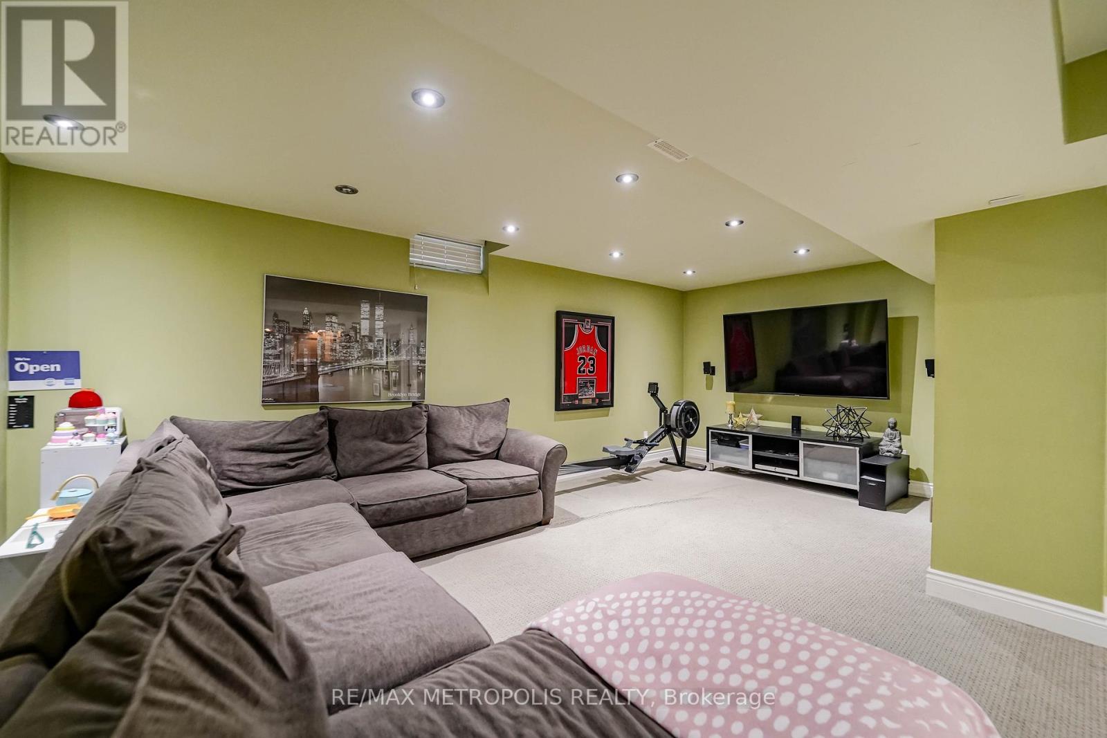 4392 GRASSLAND CRESCENT - 32