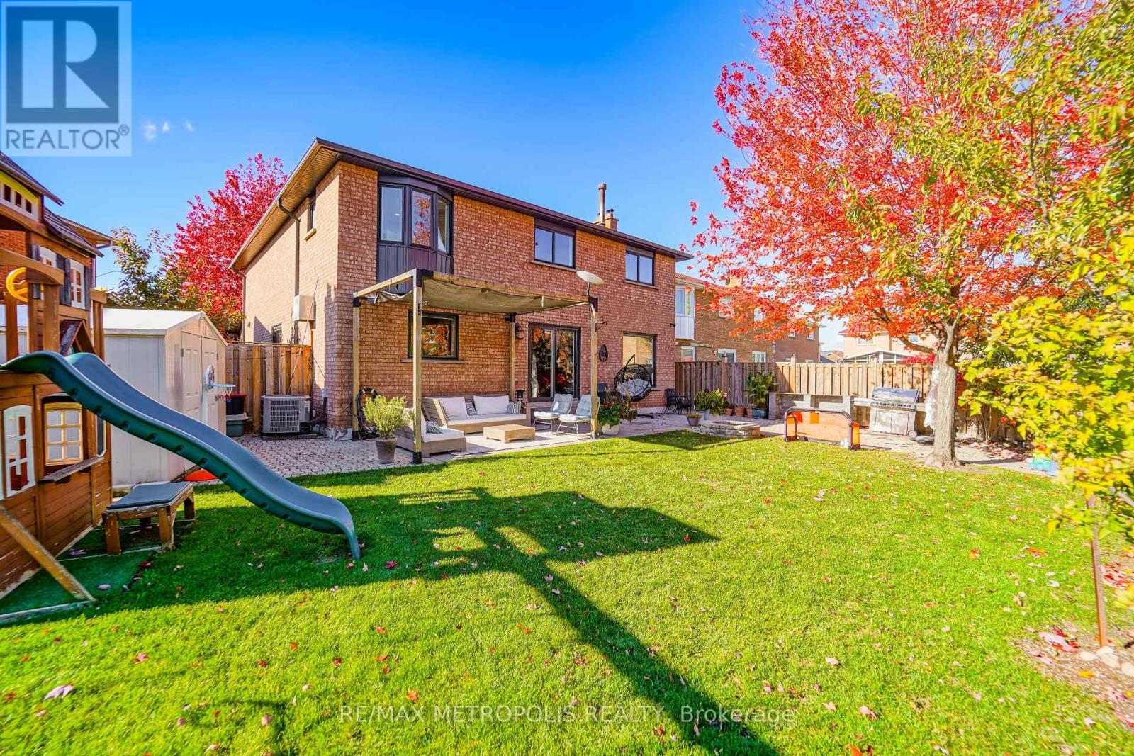 4392 GRASSLAND CRESCENT - 35
