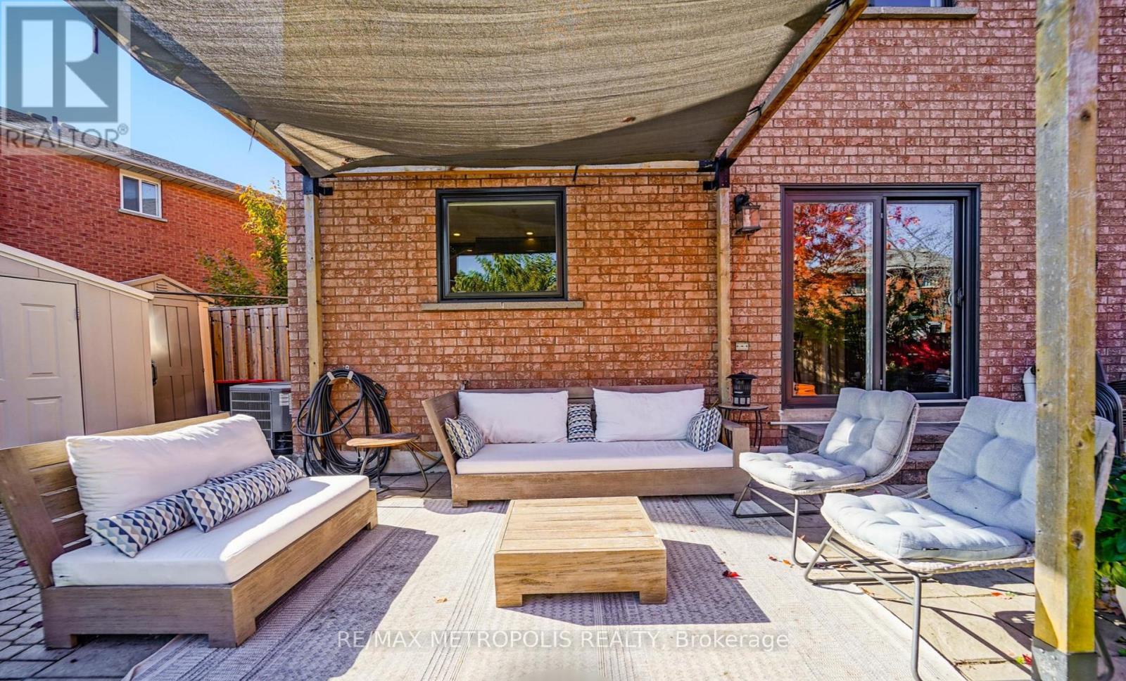 4392 GRASSLAND CRESCENT - 41