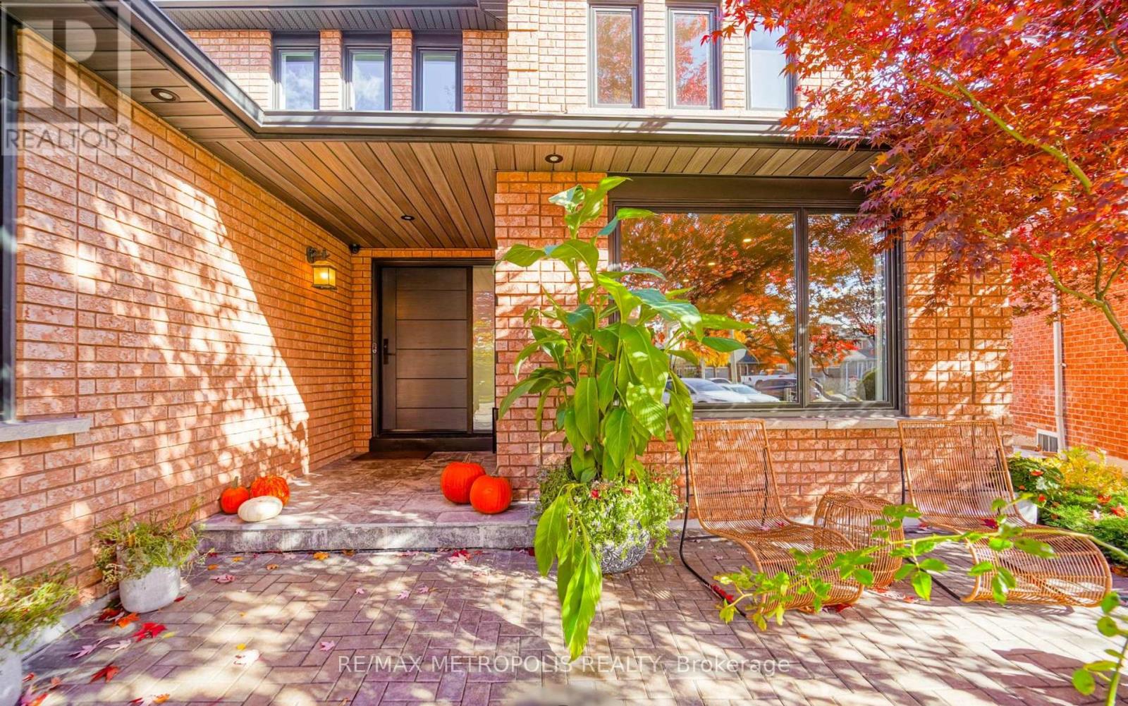 4392 GRASSLAND CRESCENT - 44