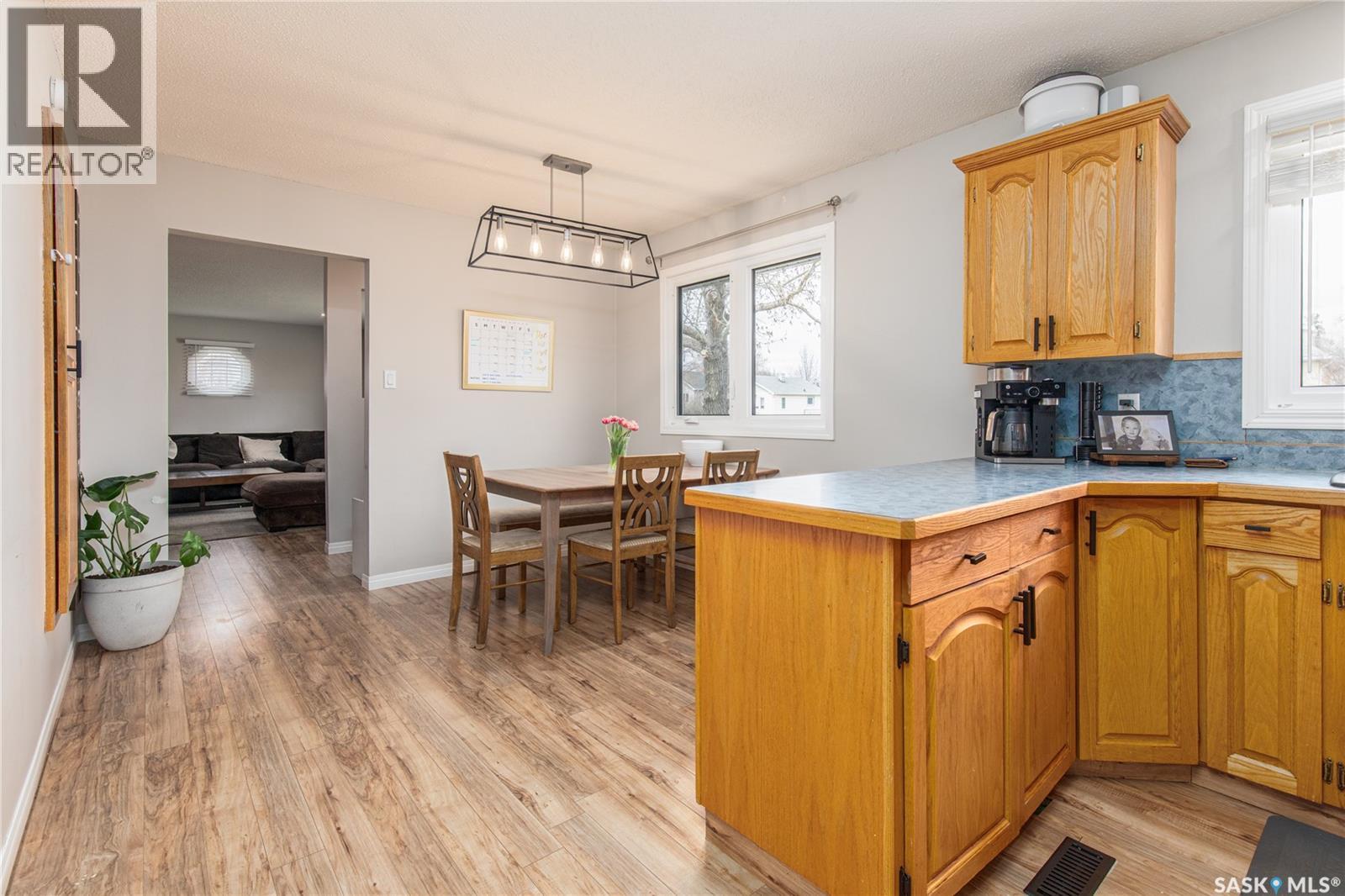1003 Ominica STREET E - 18