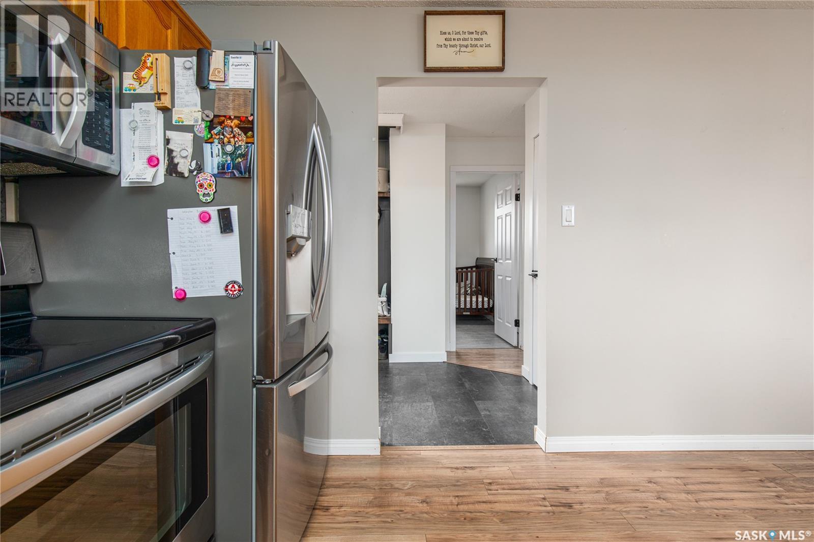 1003 Ominica STREET E - 22