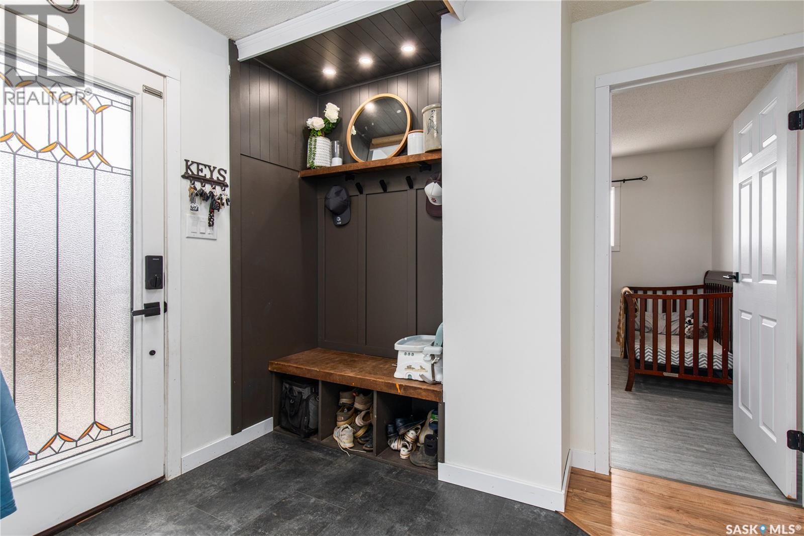 1003 Ominica STREET E - 23