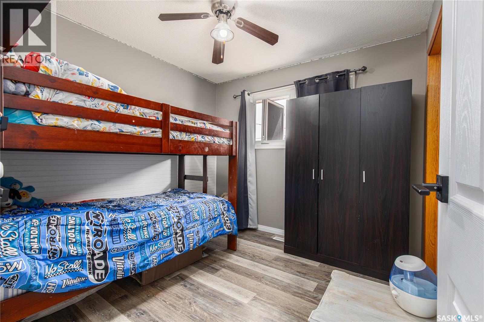 1003 Ominica STREET E - 29