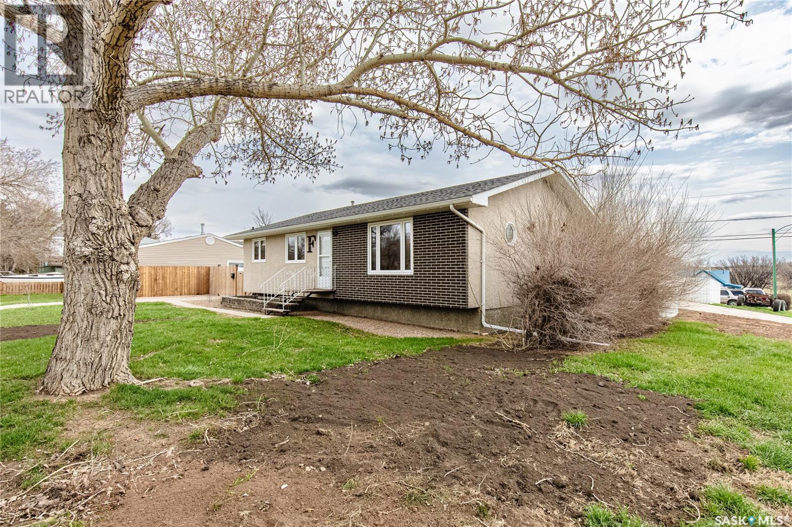 1003 Ominica STREET E - 3