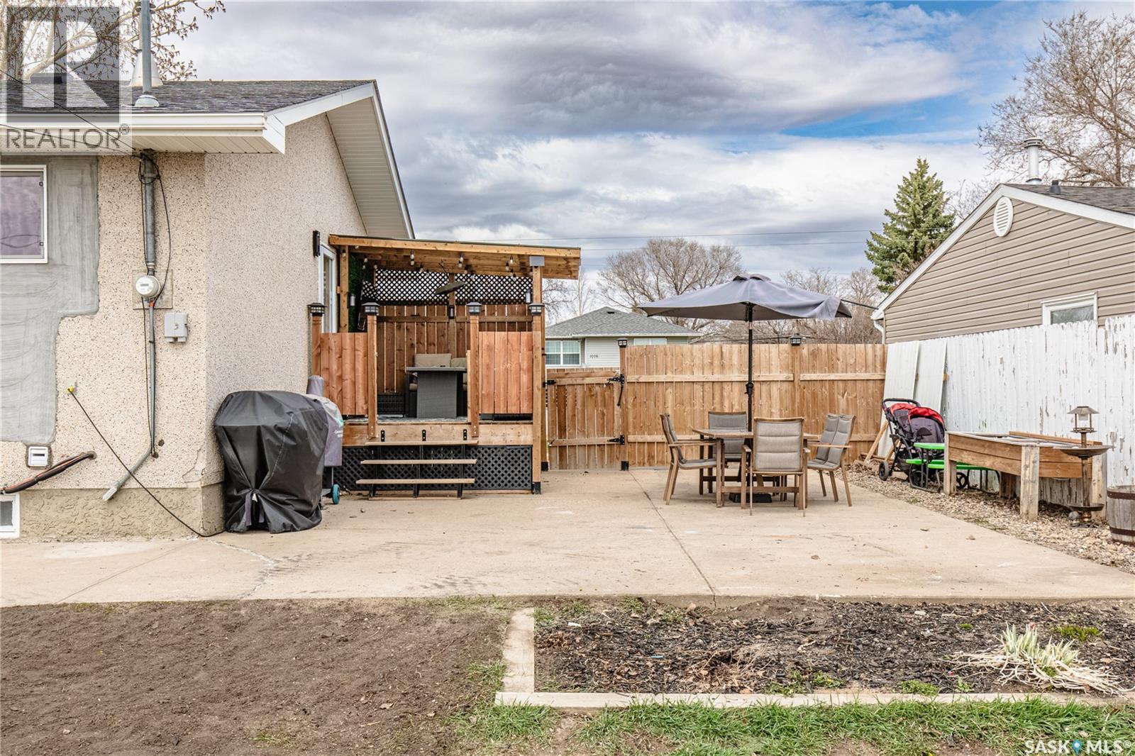 1003 Ominica STREET E - 53