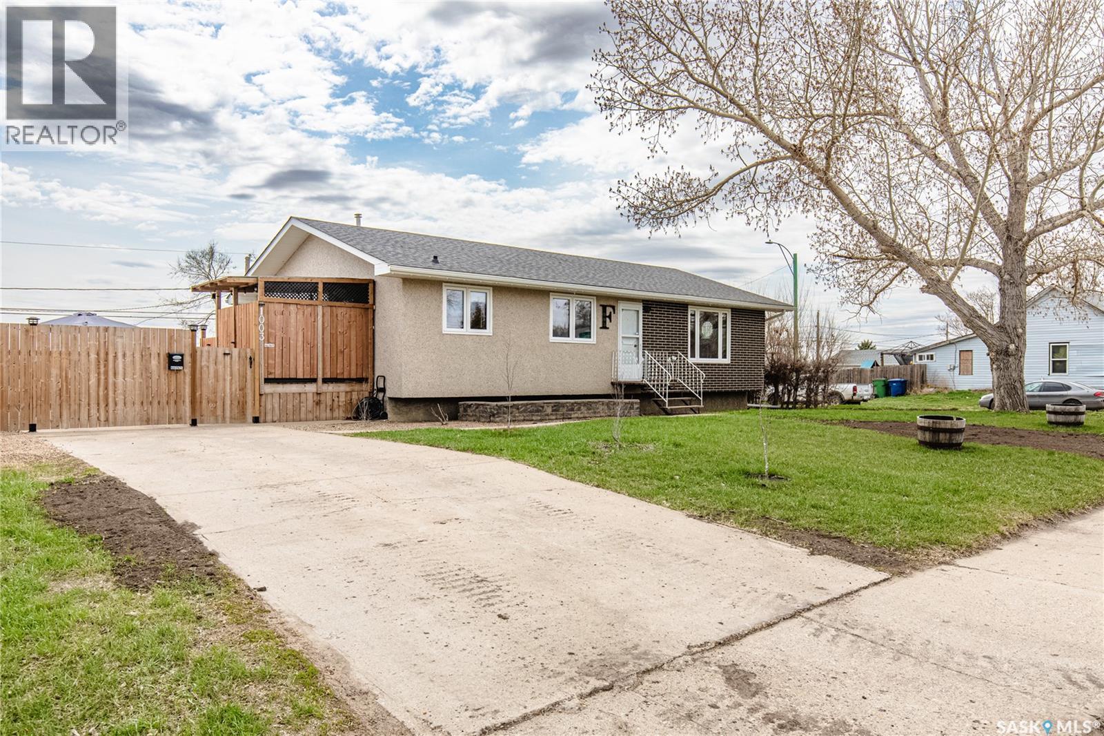 1003 Ominica STREET E - 6