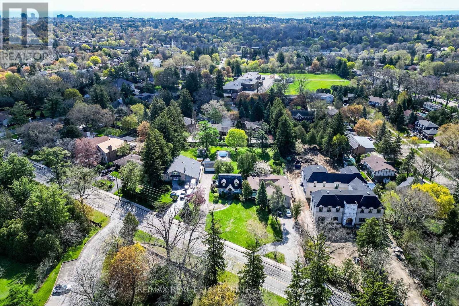 2212 MISSISSAUGA ROAD - 16