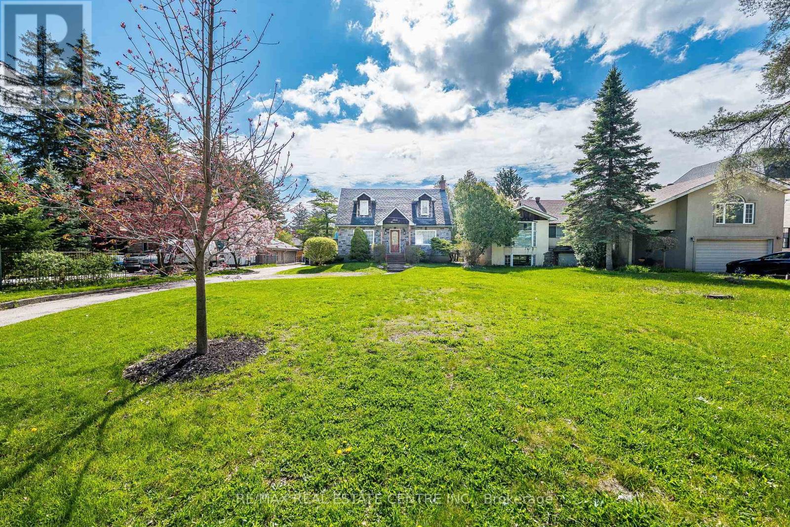 2212 MISSISSAUGA ROAD - 10